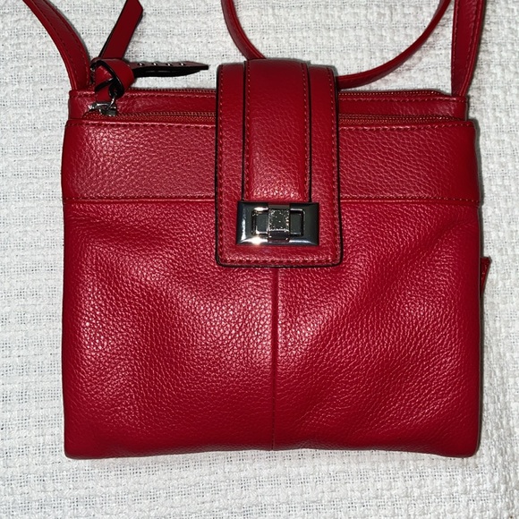Like new Tignanello Crossbody Turnlock Bag - Picture 11 of 16
